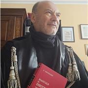 Laurea in giurisprudenza, avvocato libero professionista. Maturata esperinza come docente corsi di formazione